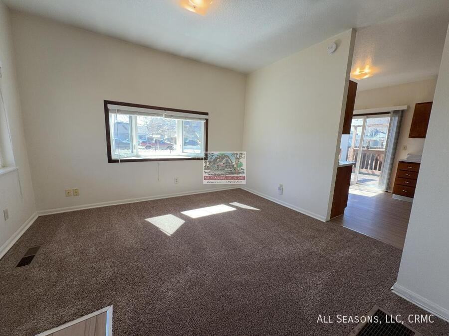 826 S Cascade Ave - Photo 2 of 10