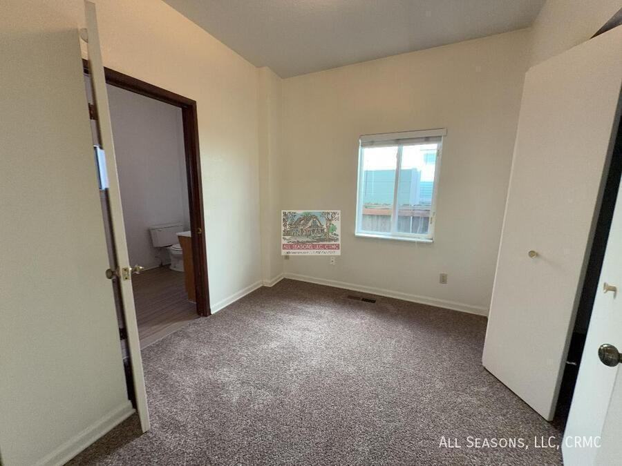 826 S Cascade Ave - Photo 6 of 10