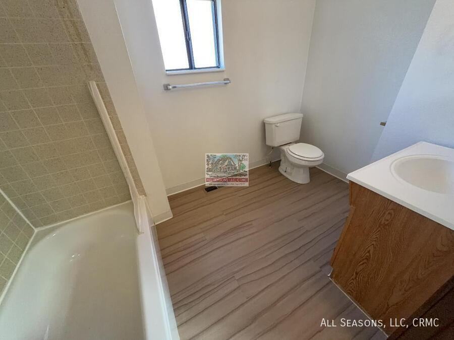 826 S Cascade Ave - Photo 7 of 10