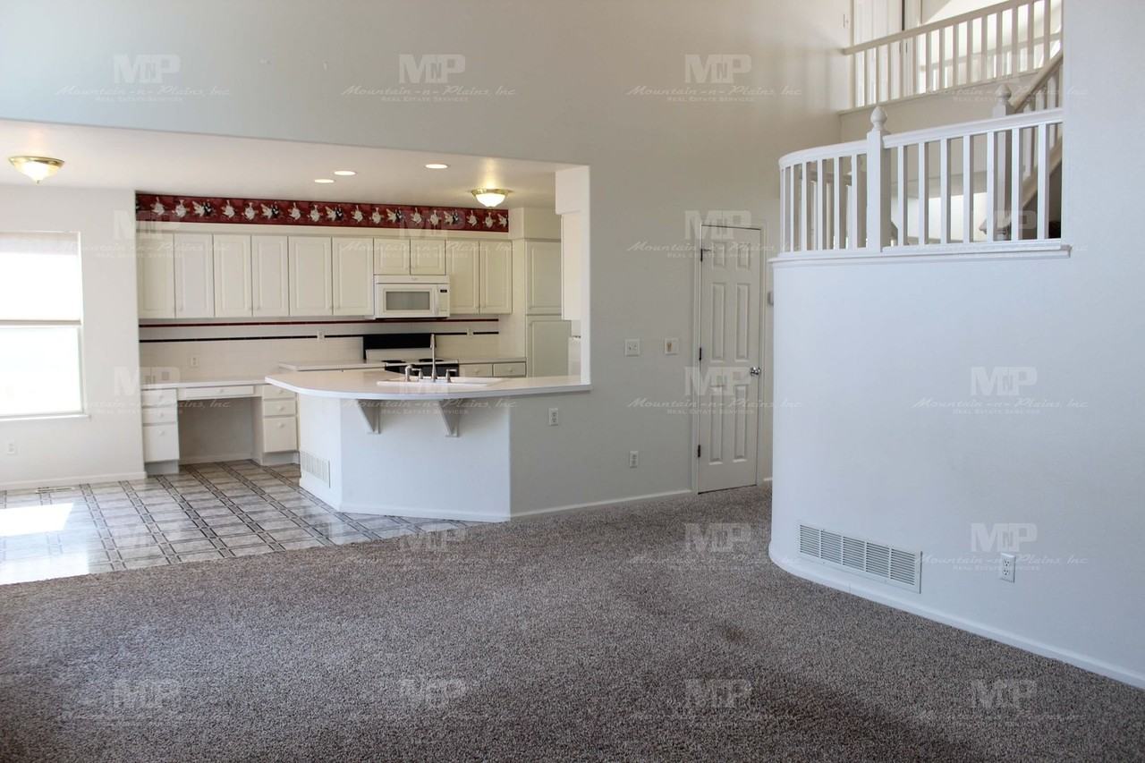 424 Saturn Dr - Photo 3 of 22