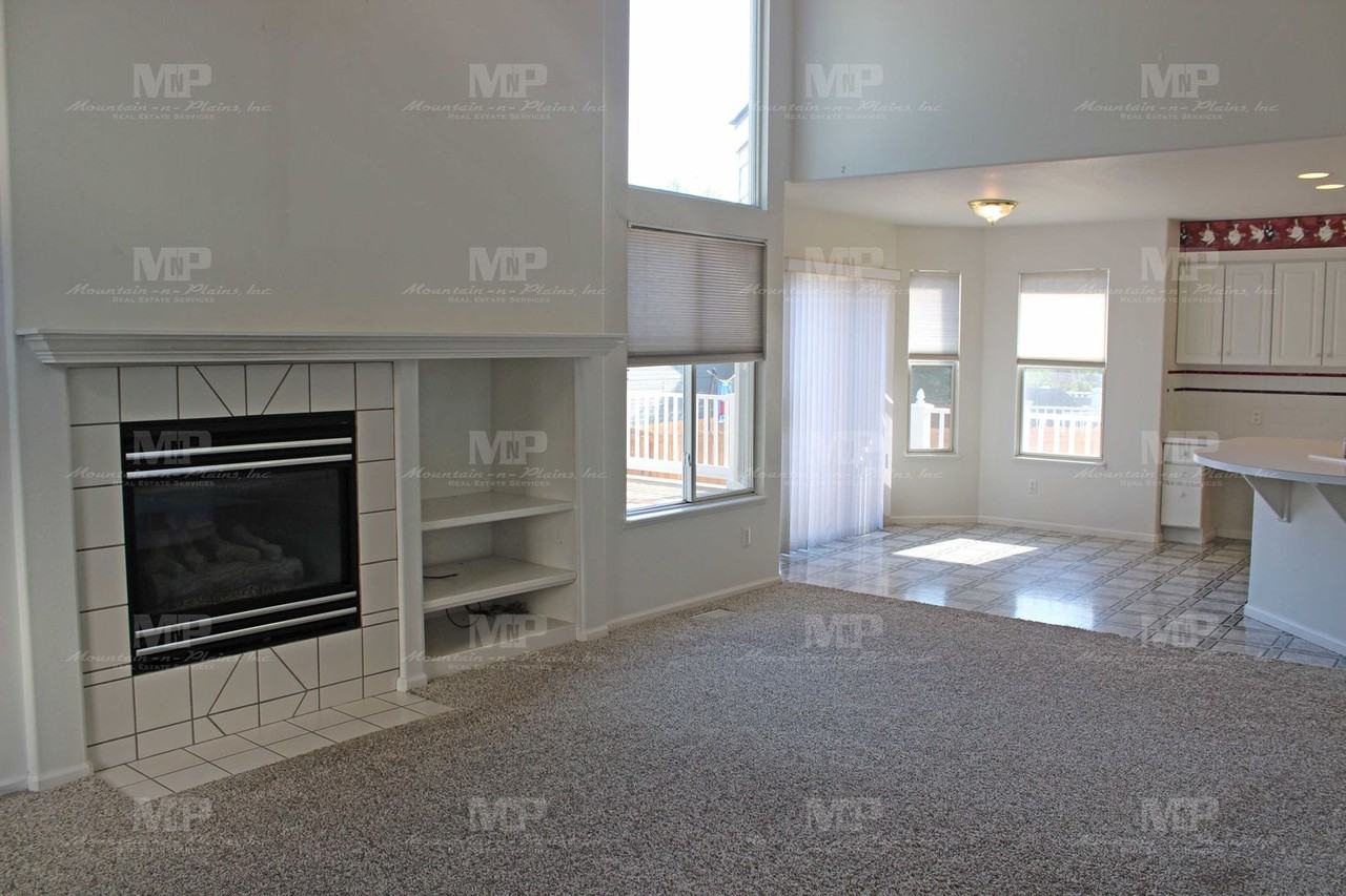 424 Saturn Dr - Photo 5 of 22