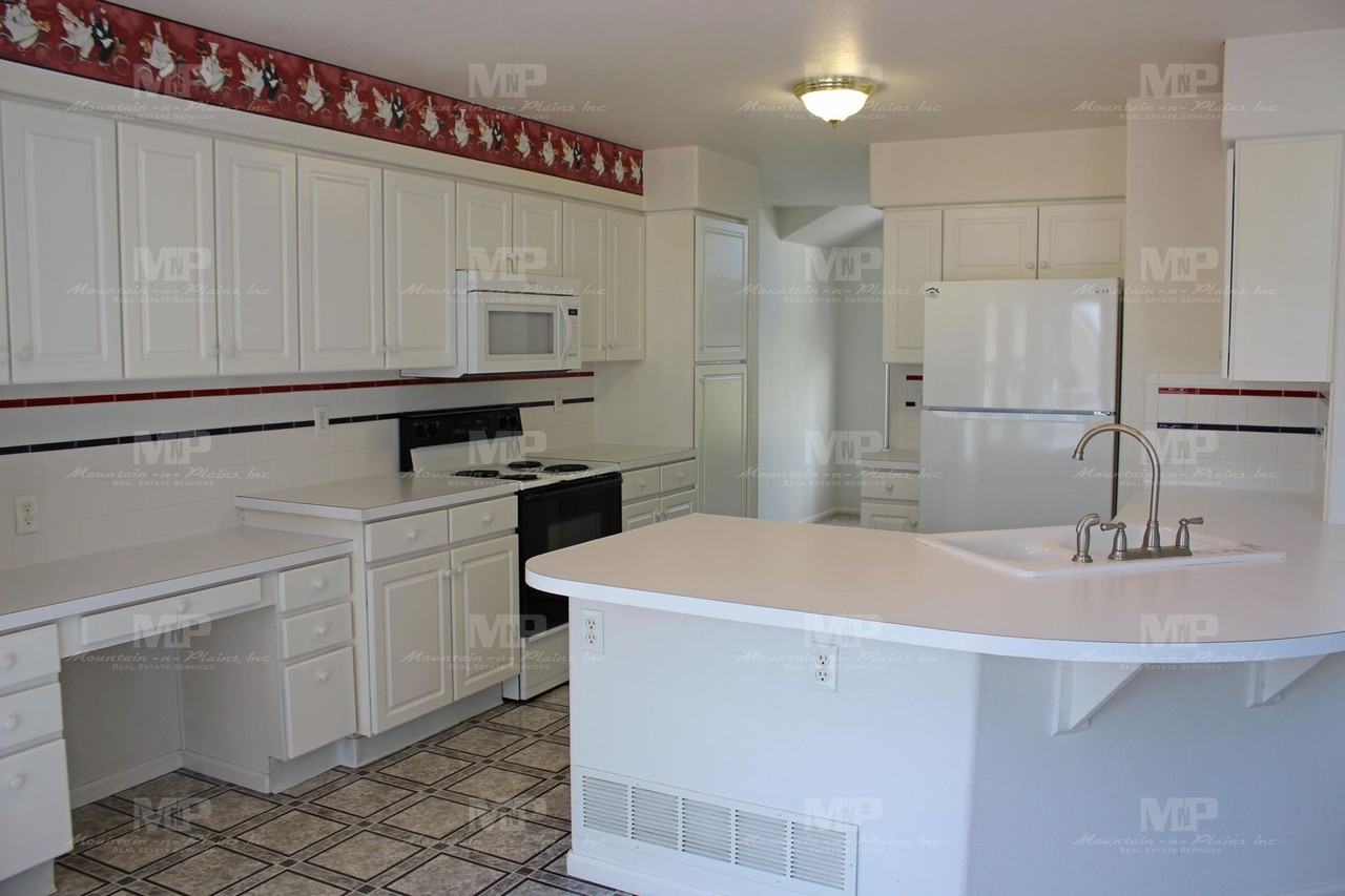 424 Saturn Dr - Photo 7 of 22