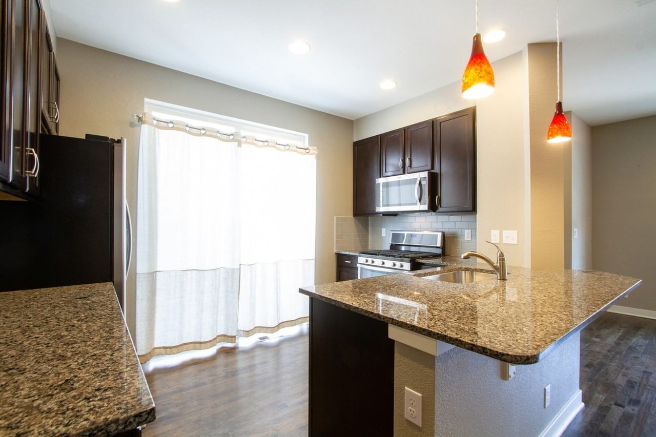 11329 Uptown Ave - Photo 4 of 15