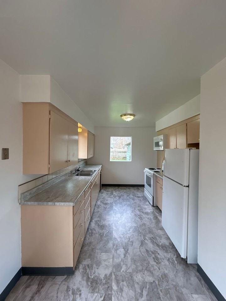 1127 32nd Ave - Photo 3 of 13