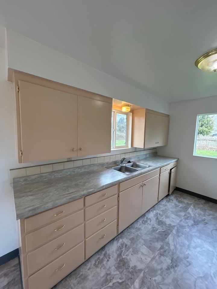 1127 32nd Ave - Photo 4 of 13