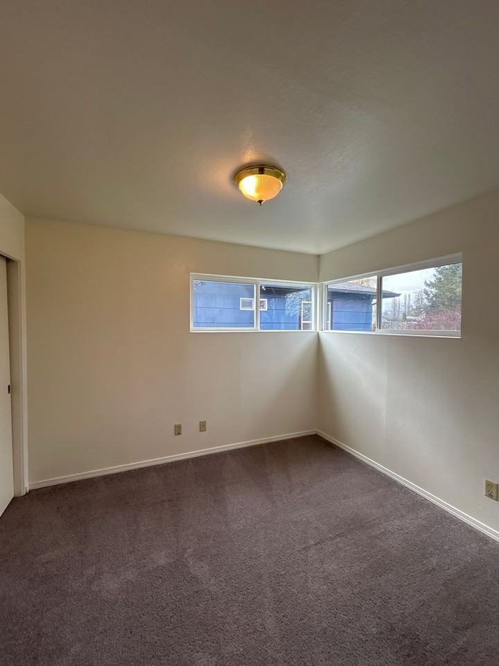 1127 32nd Ave - Photo 6 of 13