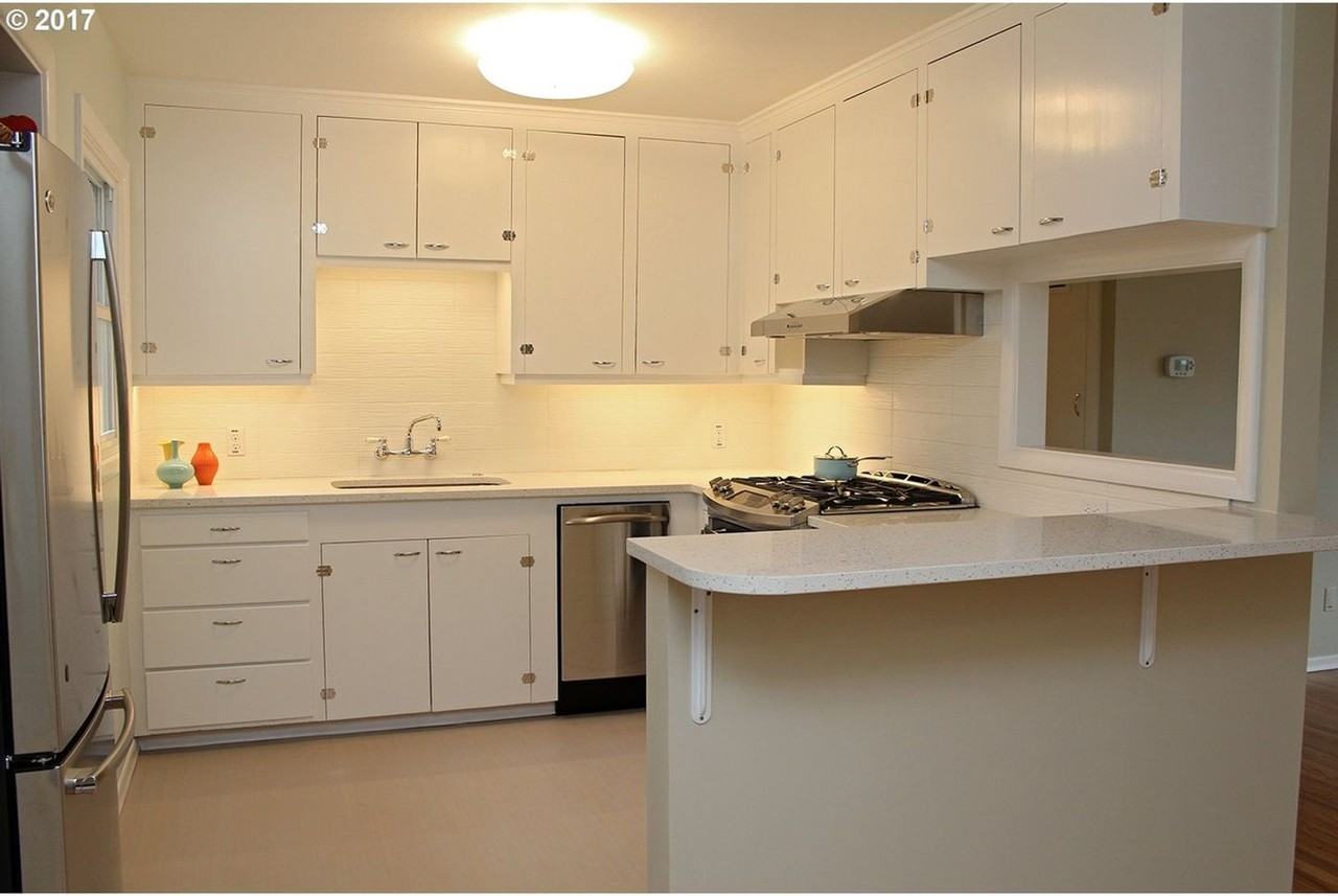 9330 N Fairhaven Ave - Photo 6 of 17