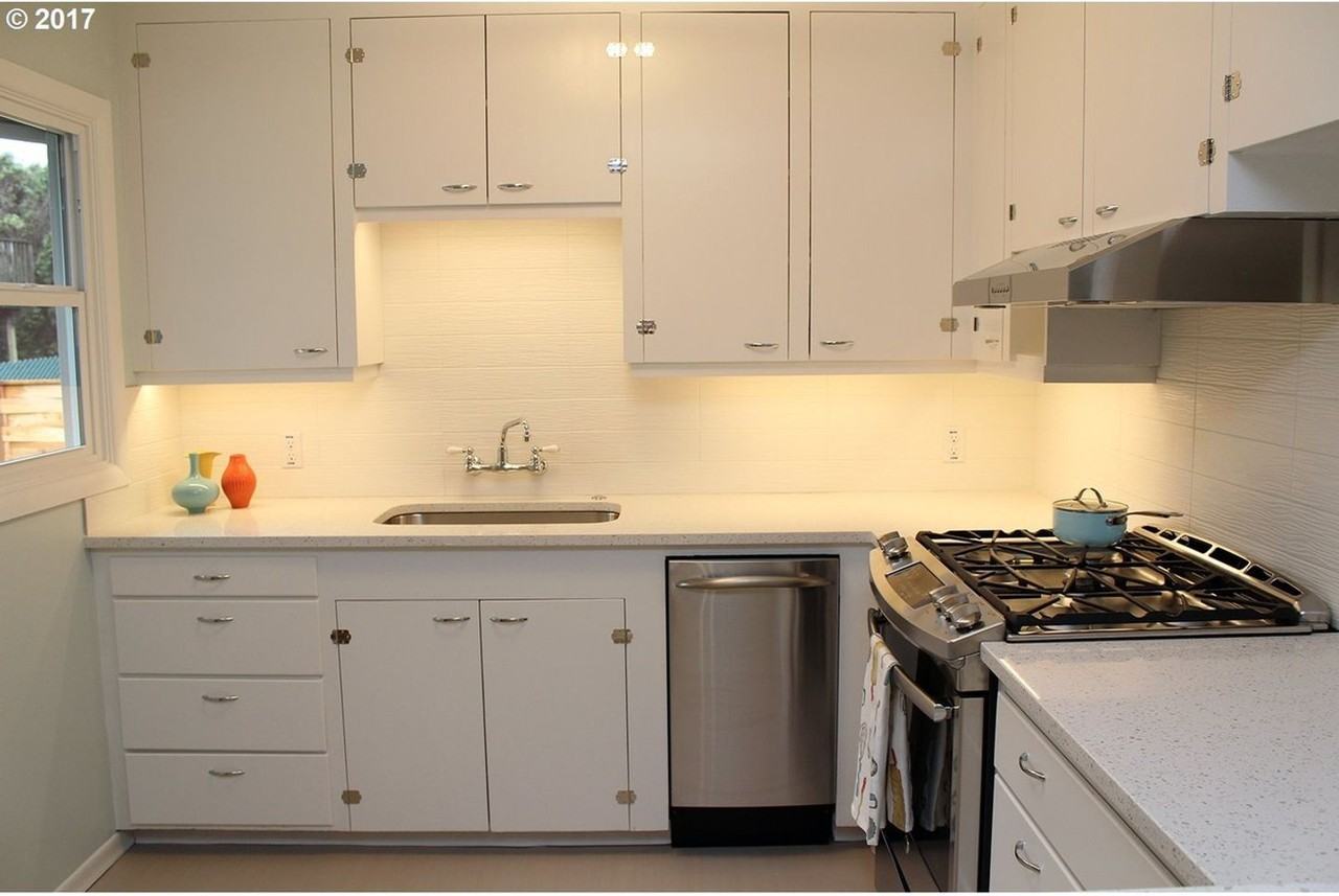 9330 N Fairhaven Ave - Photo 7 of 17