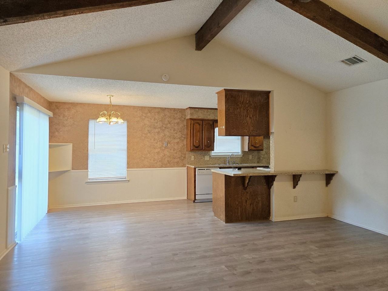 136 Bowie Ln - Photo 3 of 16