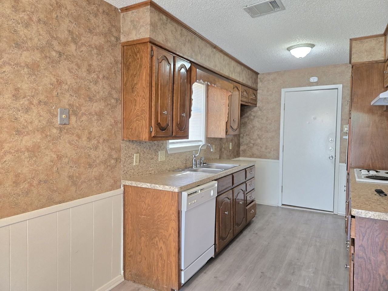 136 Bowie Ln - Photo 4 of 16