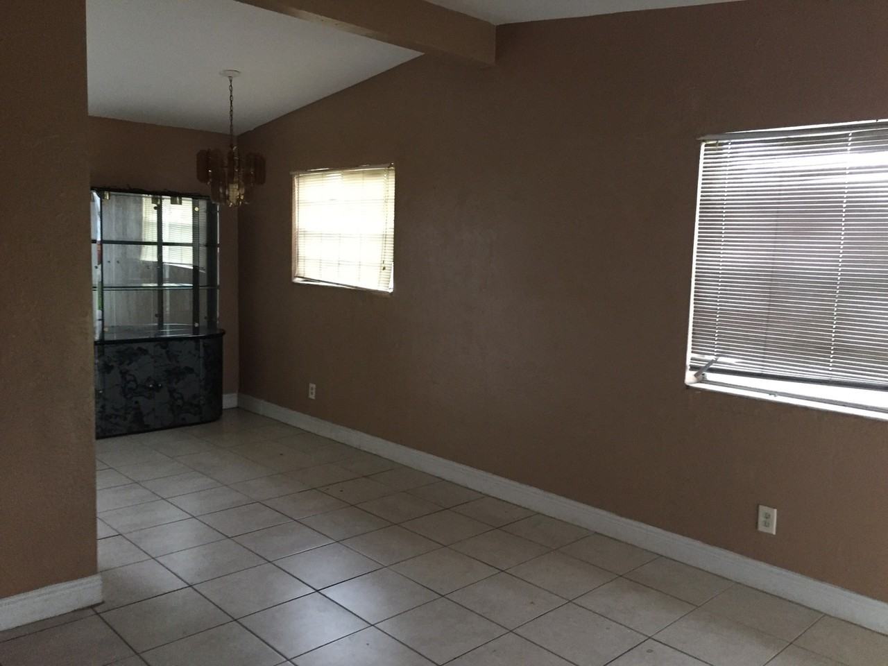 3025 Nw 8th Rd - Photo 3 of 13