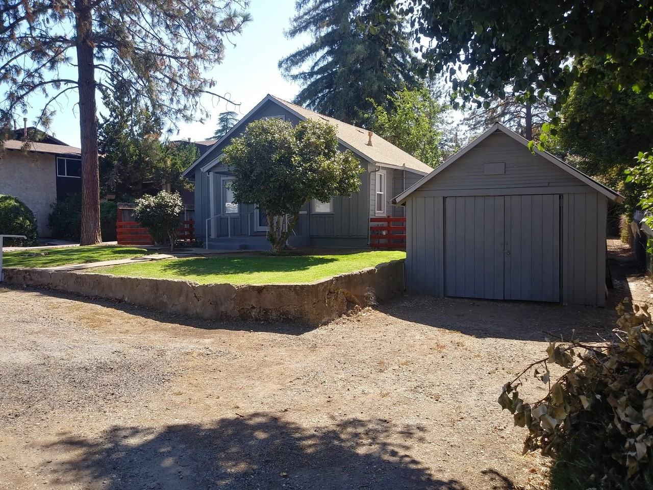 1831 Spruce Ave - Photo 2 of 7