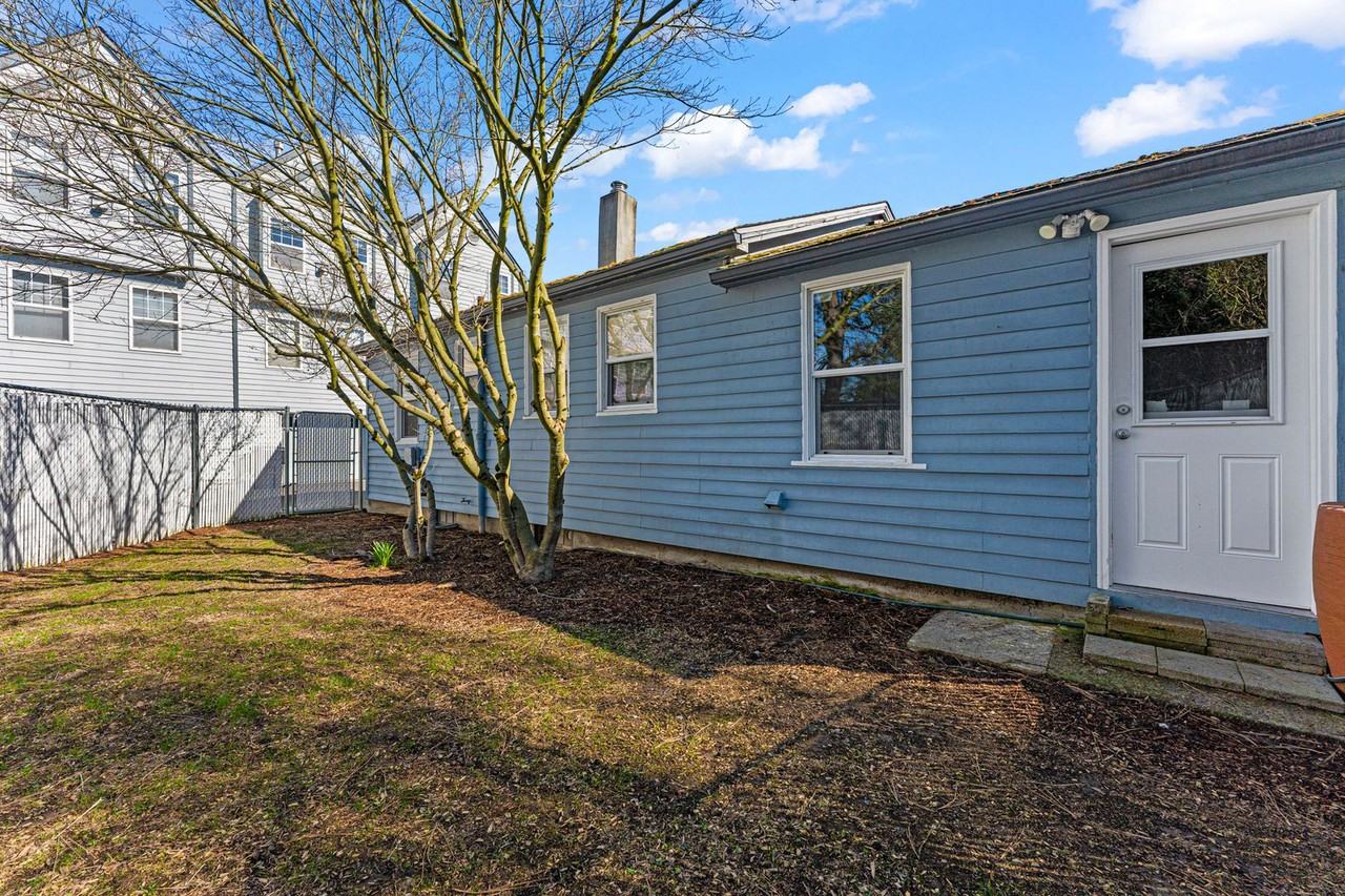 11003 Ne 3rd Ave - Photo 3 of 24