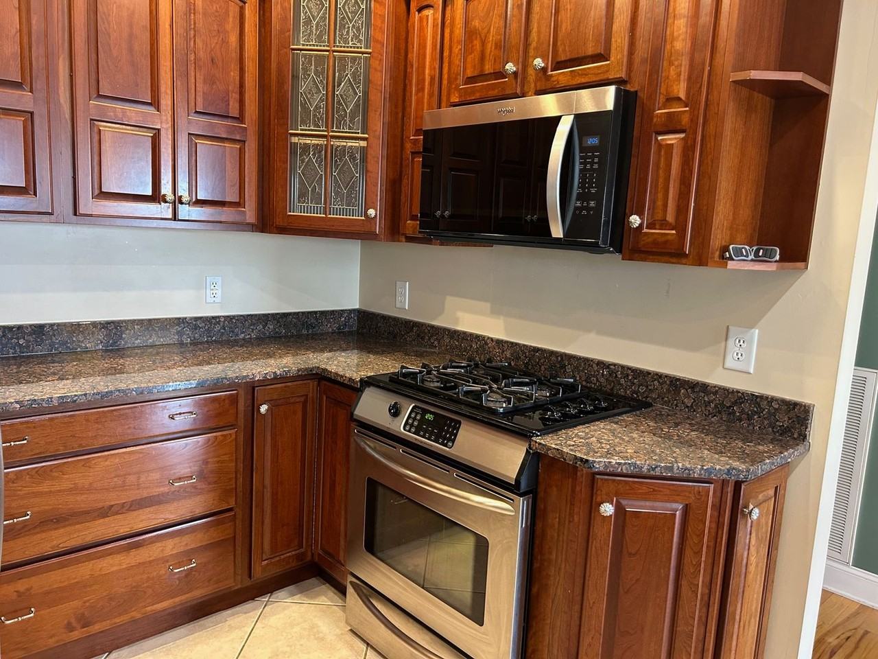 342 Bayberry Dr - Photo 4 of 19