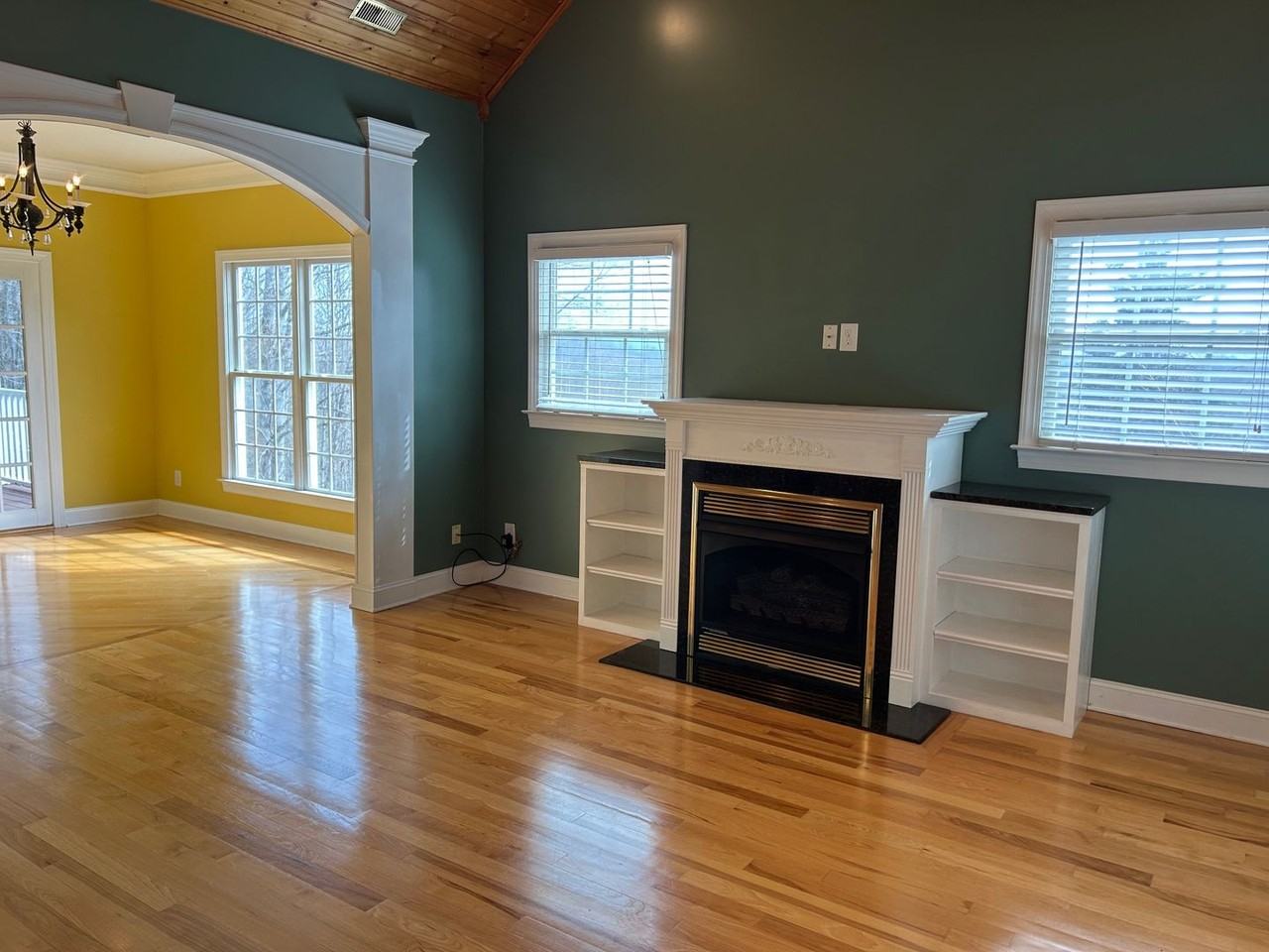 342 Bayberry Dr - Photo 6 of 19