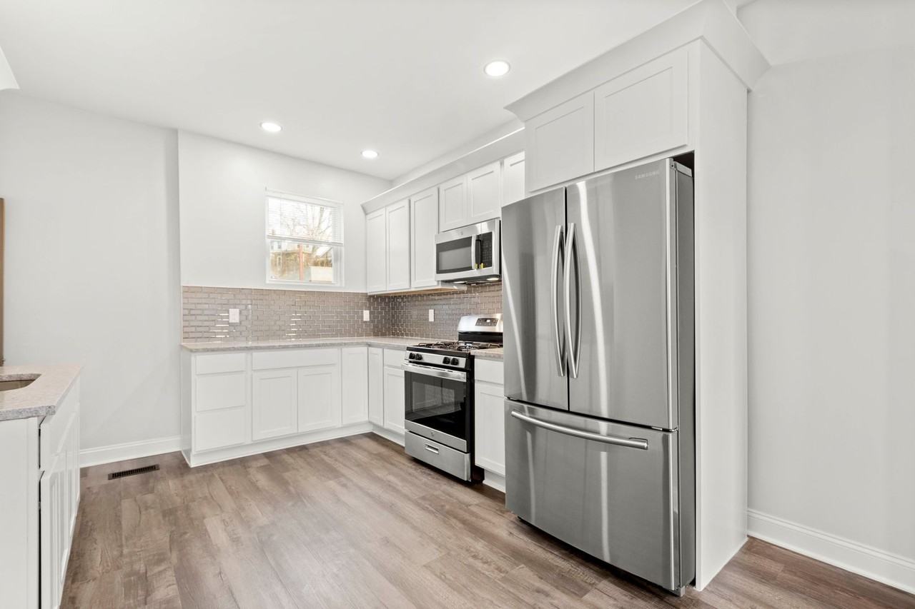 1722 Crosby Ave - Photo 6 of 22