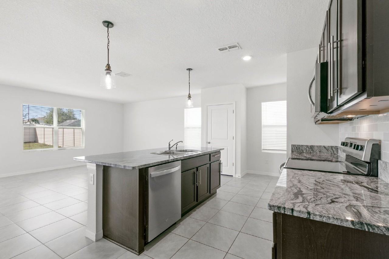 5495 Warrington Town Path - Photo 7 of 35