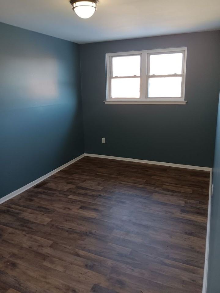 1310 Patrick Henry Pl - Photo 4 of 5