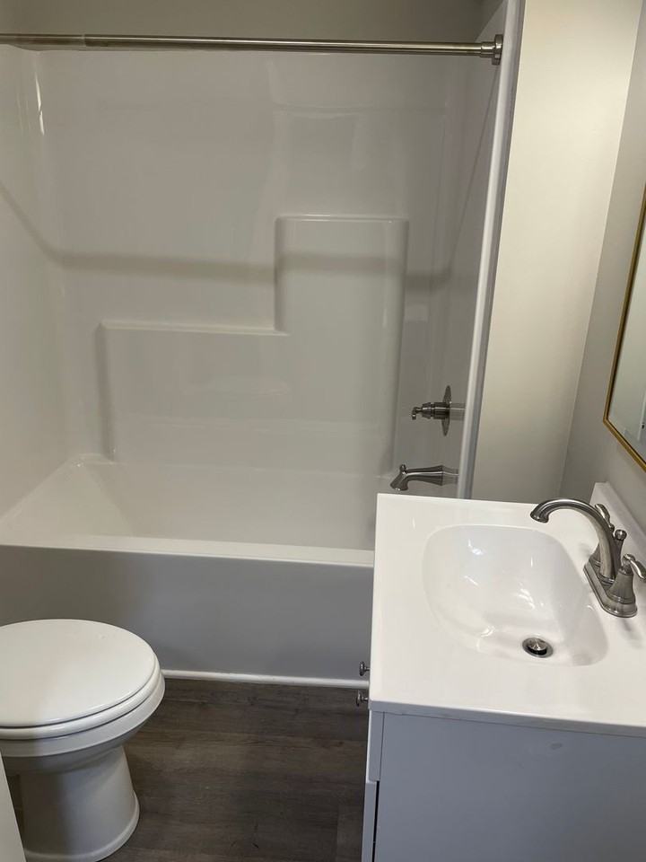 715 Newton St - Photo 5 of 10