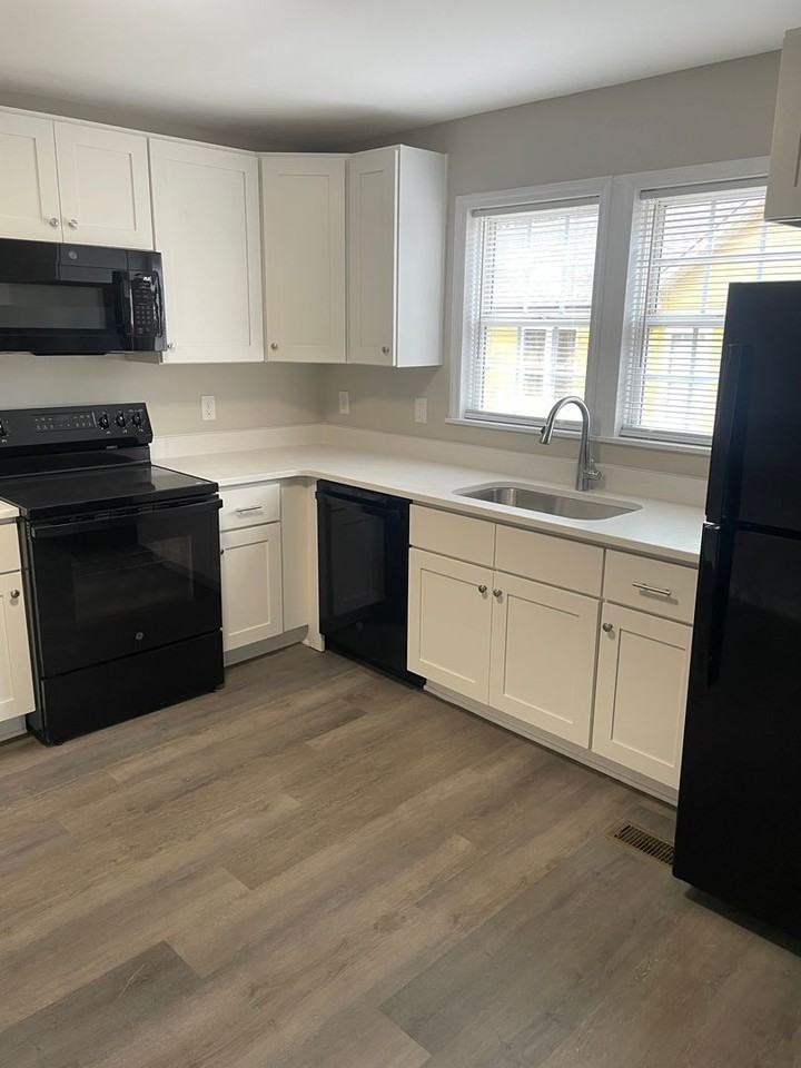 715 Newton St - Photo 7 of 10