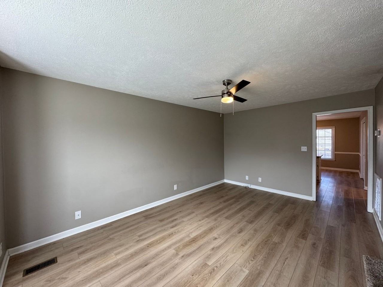 819 Chancery Ln - Photo 5 of 28