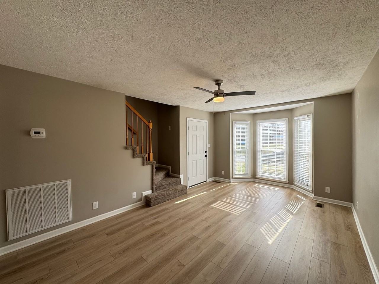 819 Chancery Ln - Photo 6 of 28