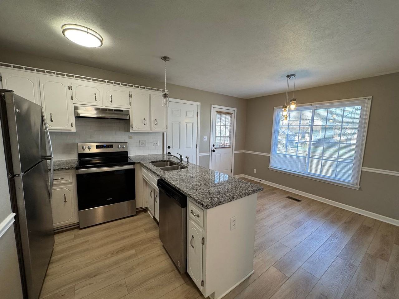 819 Chancery Ln - Photo 7 of 28