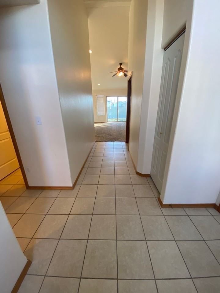 1527 Judith St - Photo 6 of 40