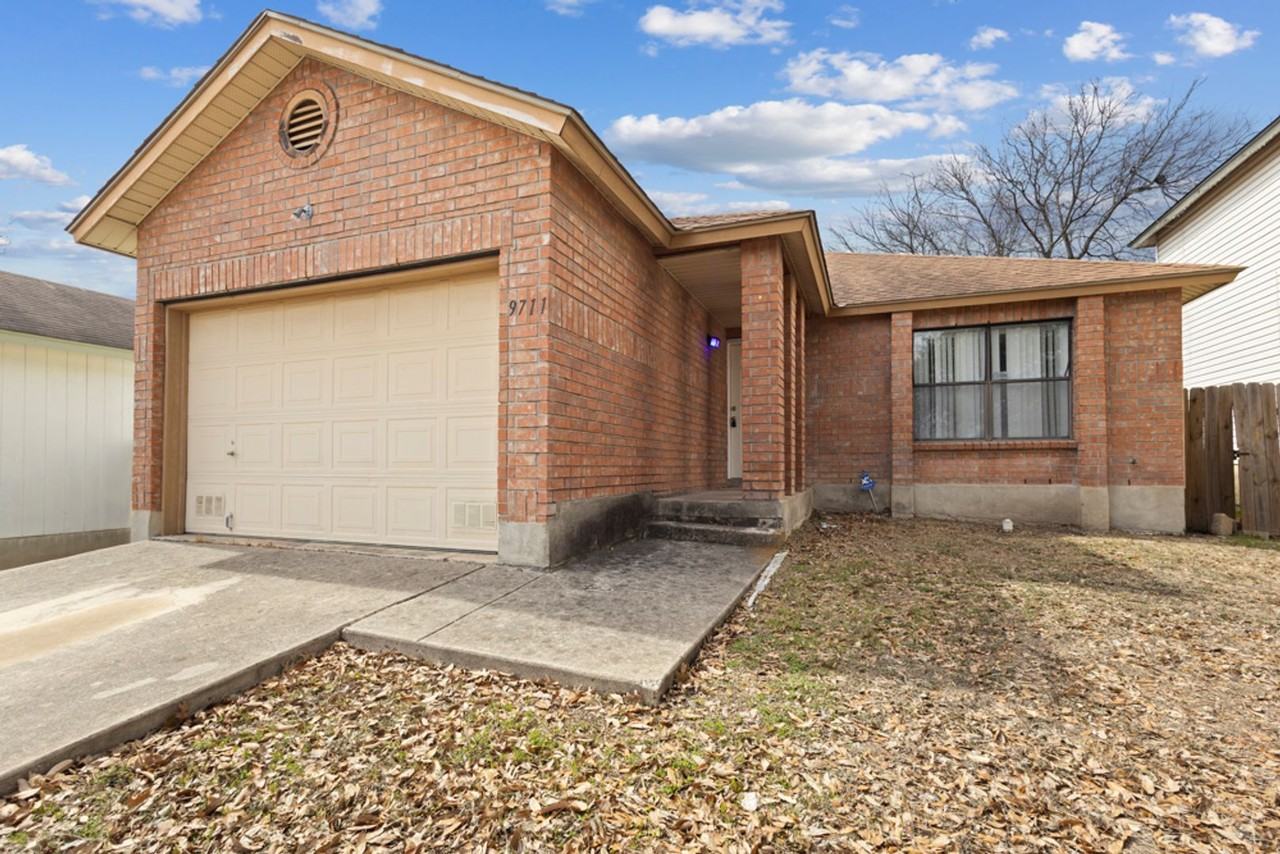 9711 Arcade Rdg - Photo 3 of 32