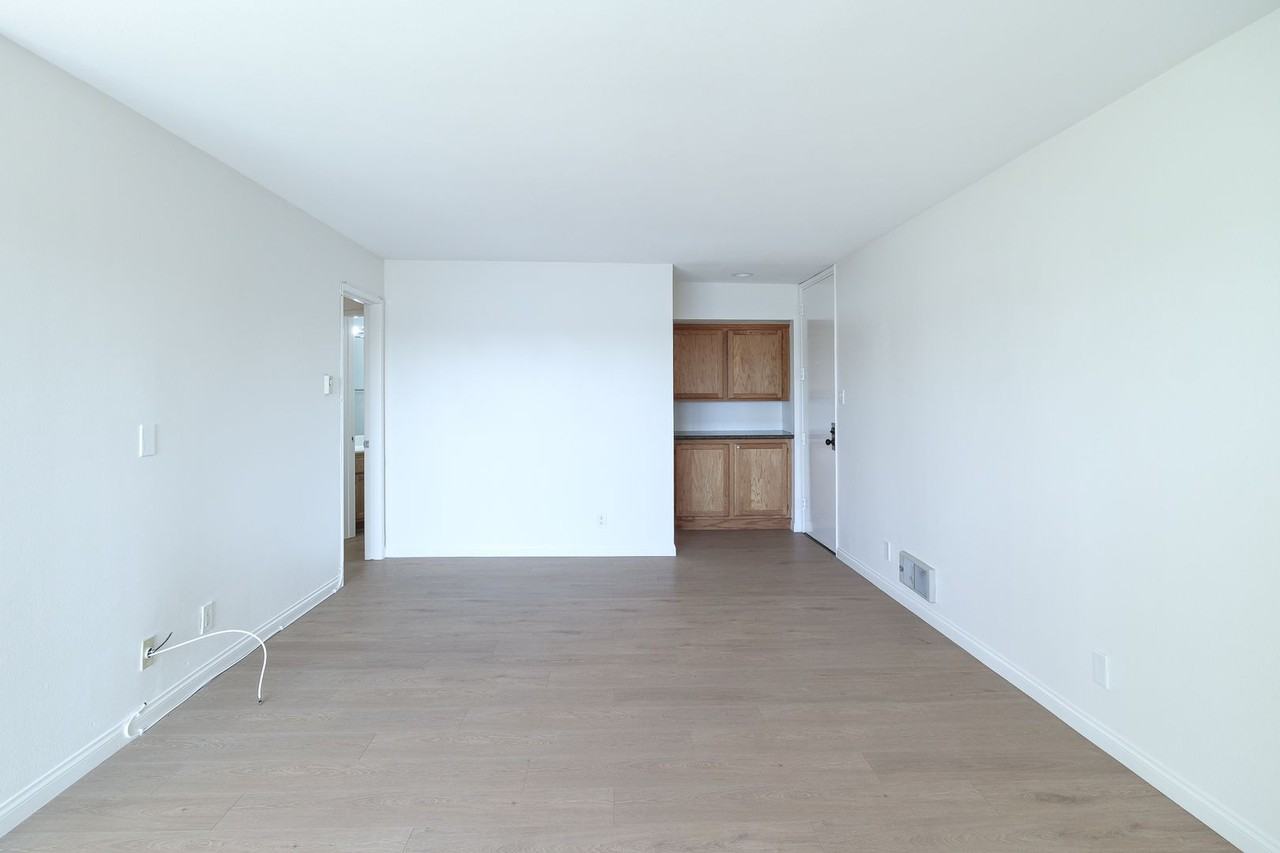 2901 2901 Peninsula 144 - Photo 3 of 30