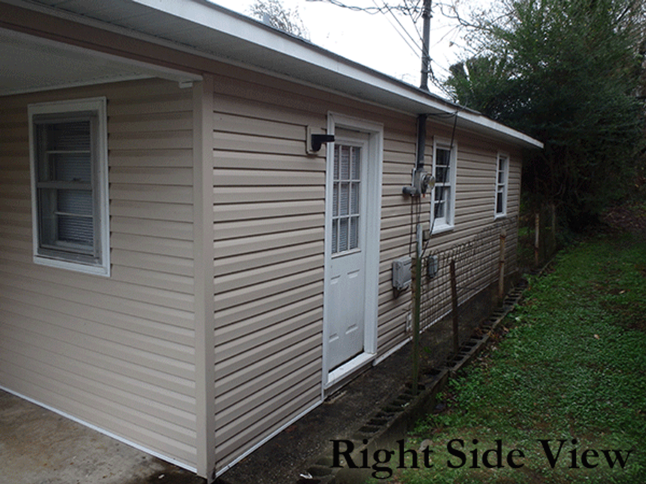 225 Roberts St - Photo 2 of 13