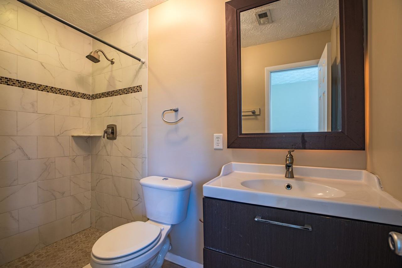 1060 Stokes St - Photo 4 of 30