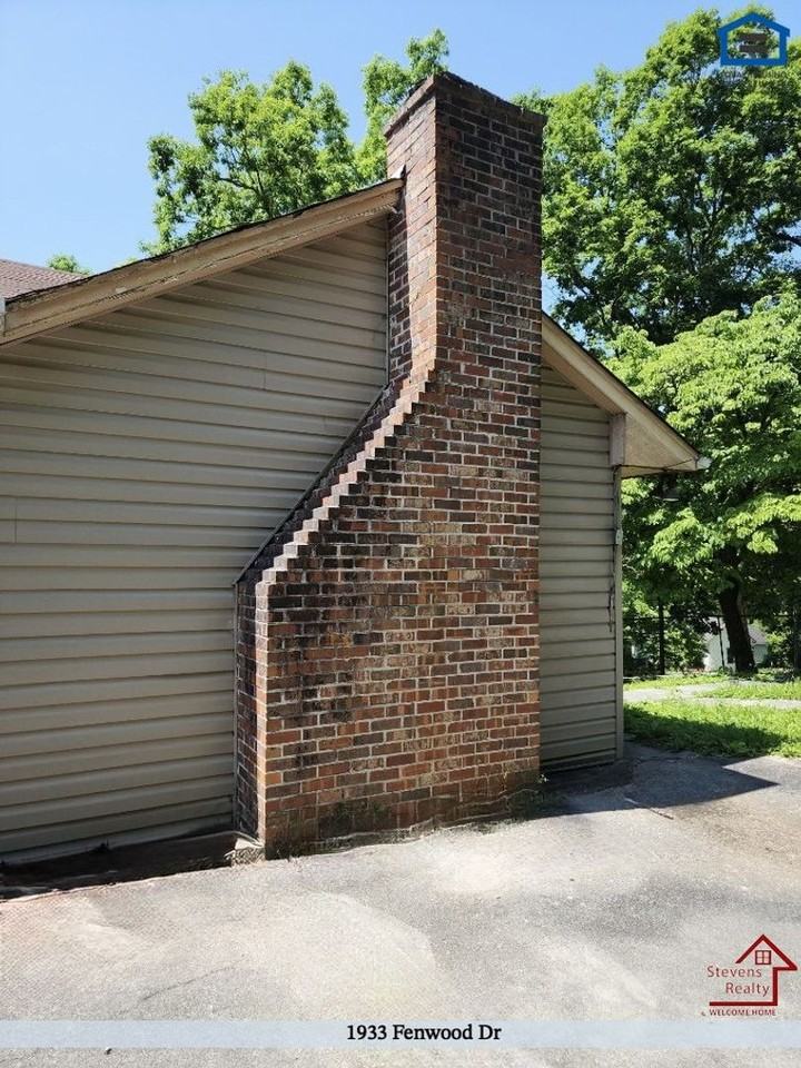 1933 Fenwood Dr - Photo 4 of 18