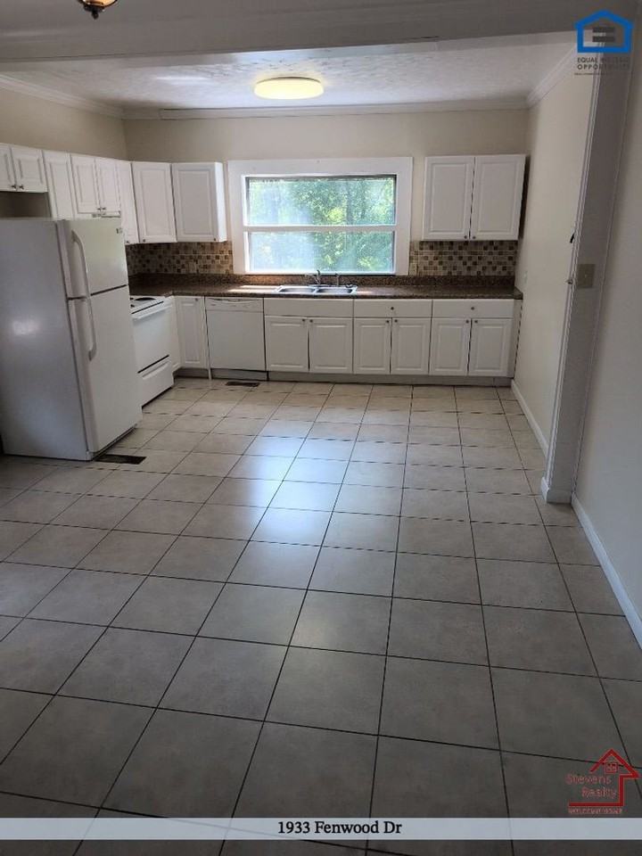 1933 Fenwood Dr - Photo 6 of 18