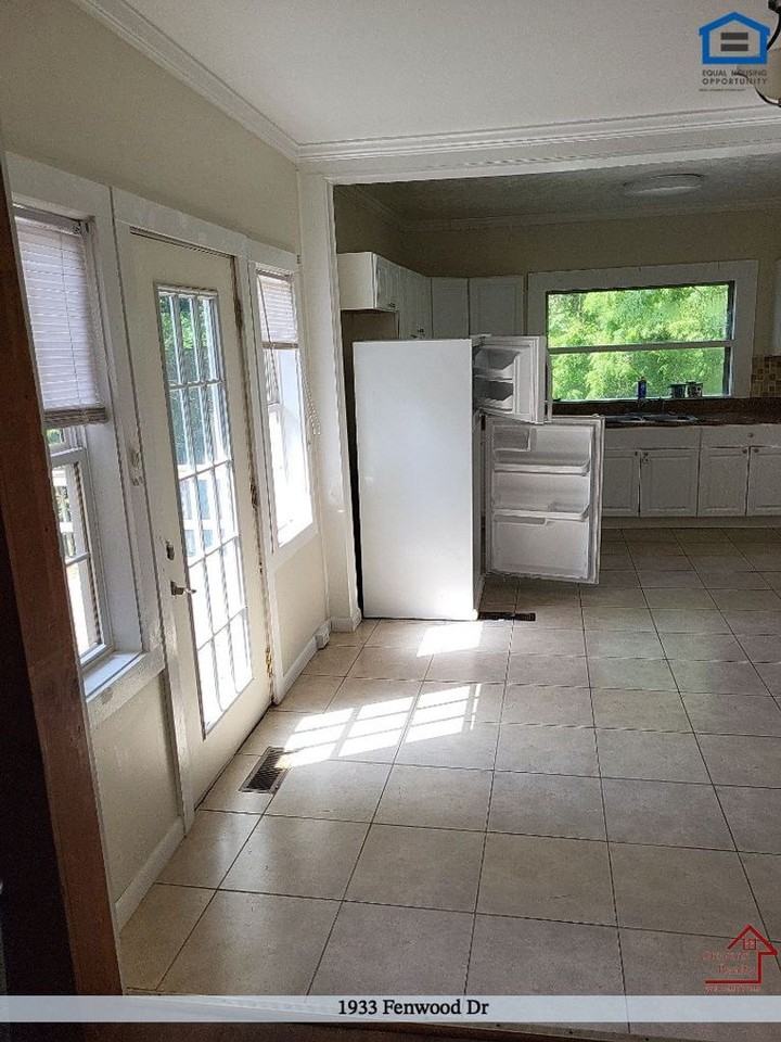 1933 Fenwood Dr - Photo 7 of 18
