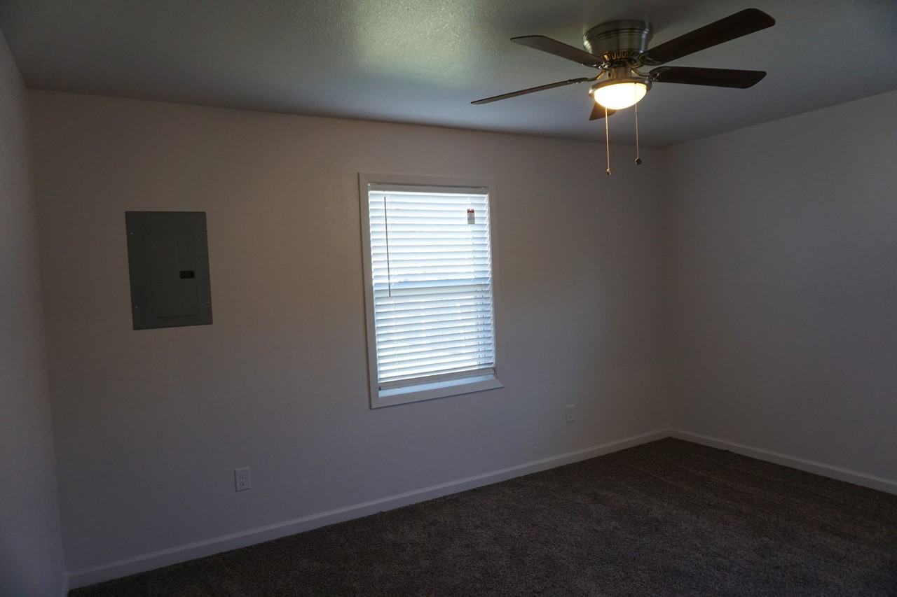 2114 24th St - Photo 7 of 13