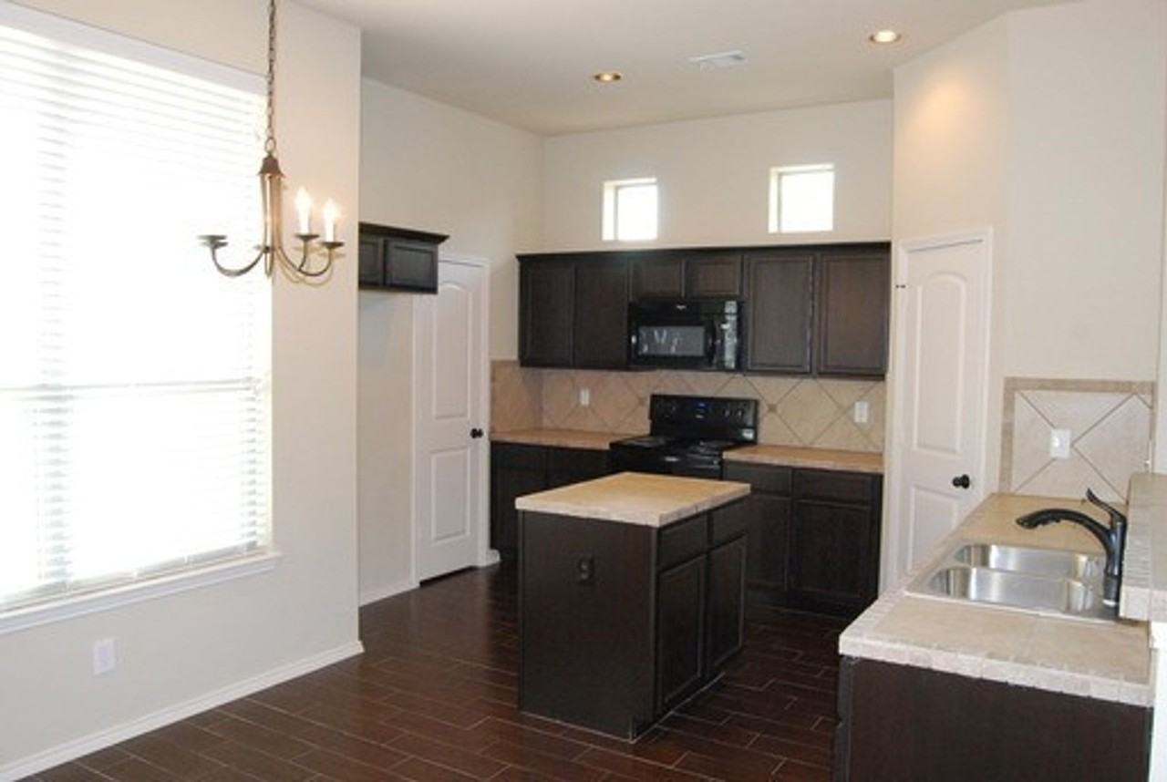 377 Orbit Dr - Photo 5 of 13