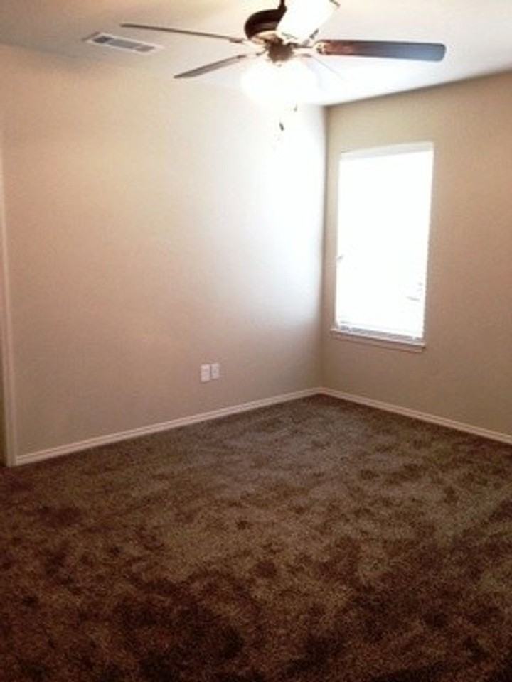 377 Orbit Dr - Photo 7 of 13