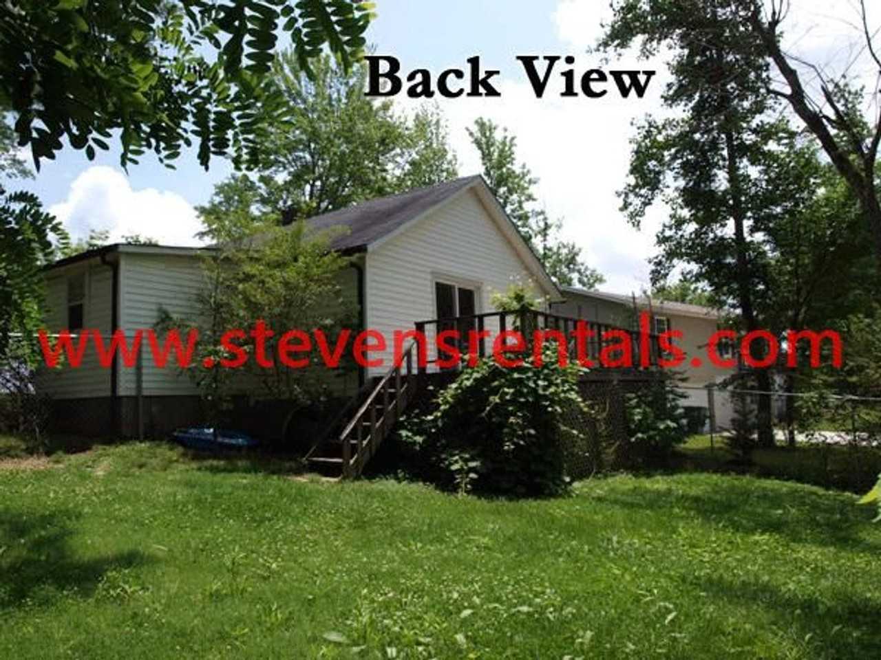 944 N Franklin Ave - Photo 6 of 10