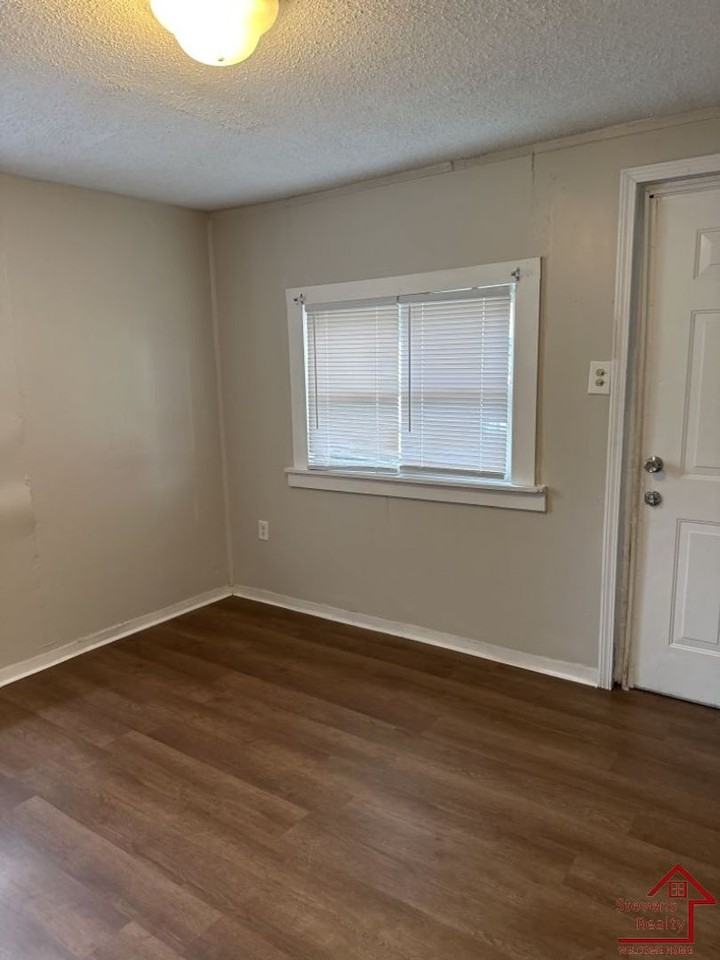 4020 Kirkland Ave - Photo 6 of 19
