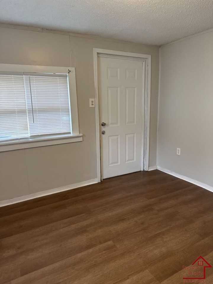 4020 Kirkland Ave - Photo 7 of 19