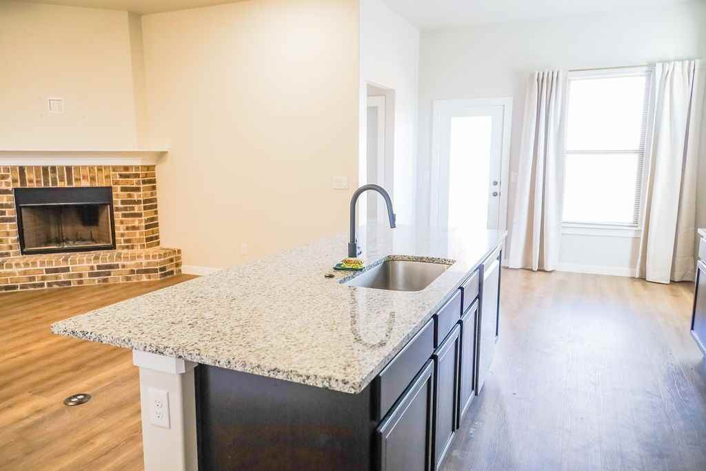 2916 Corpus Ave - Photo 5 of 45