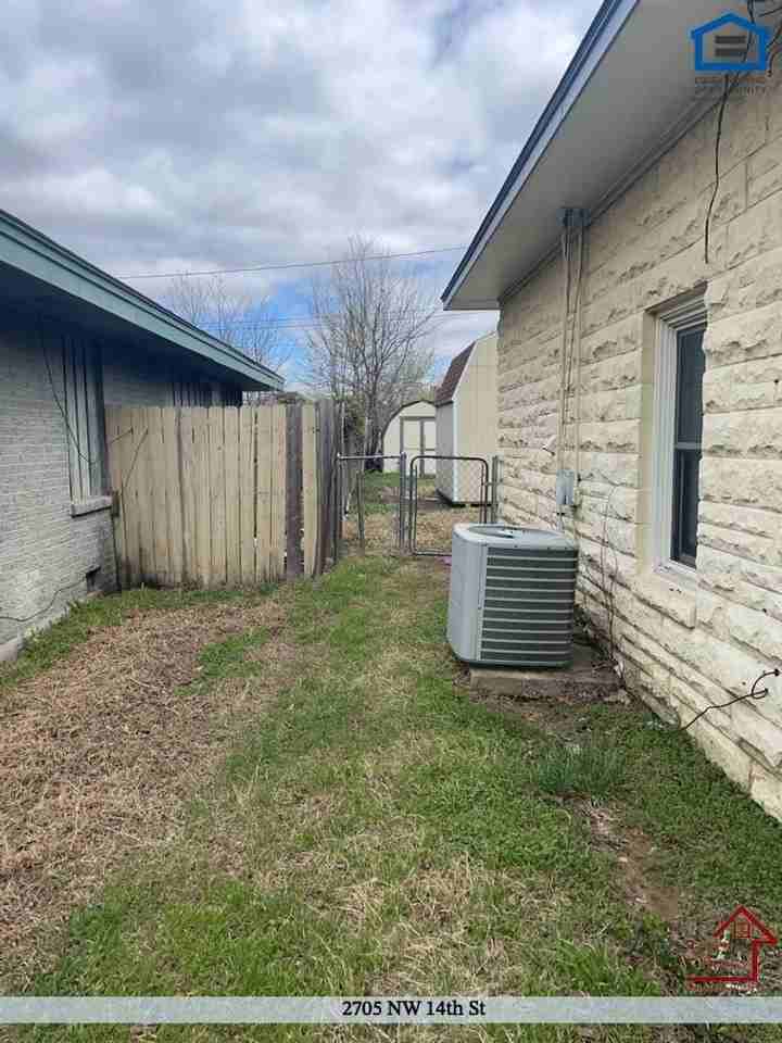 2705 Nw 14th St - Photo 5 of 16