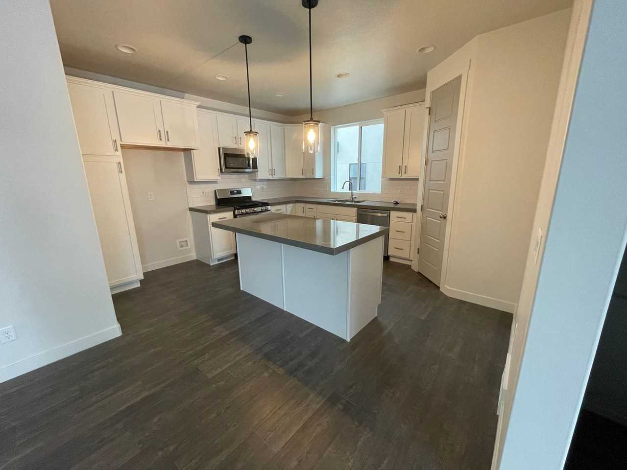 4380 W Bergen Ln - Photo 3 of 42