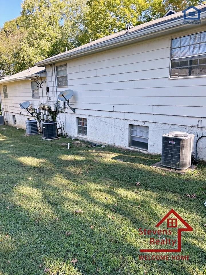 4330 Wilson St - Photo 5 of 36