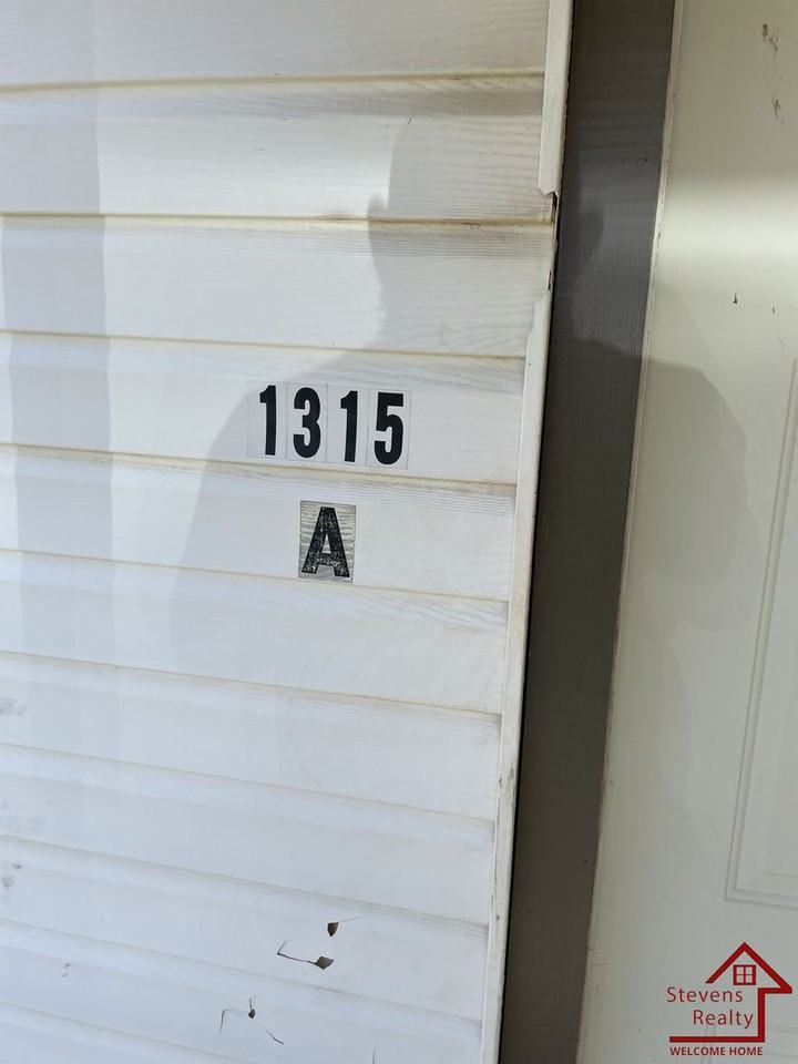 1315 Sw E Ave #A - Photo 2 of 12