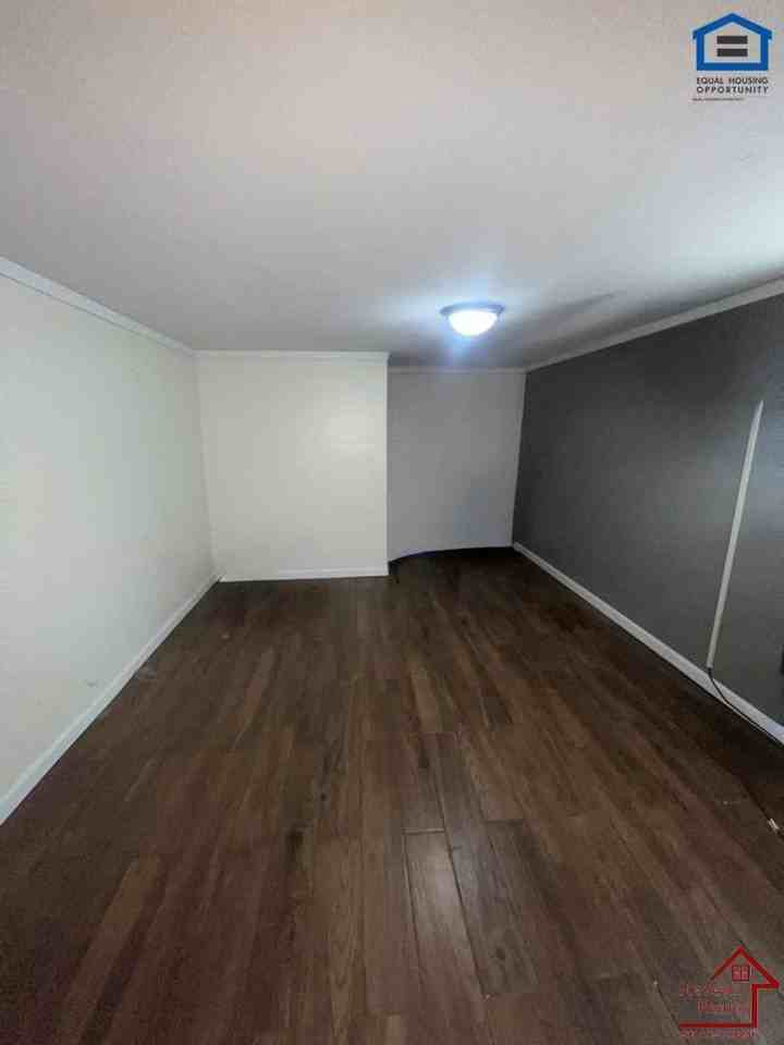 4212 Ivy Ave #Bsmt - Photo 6 of 17