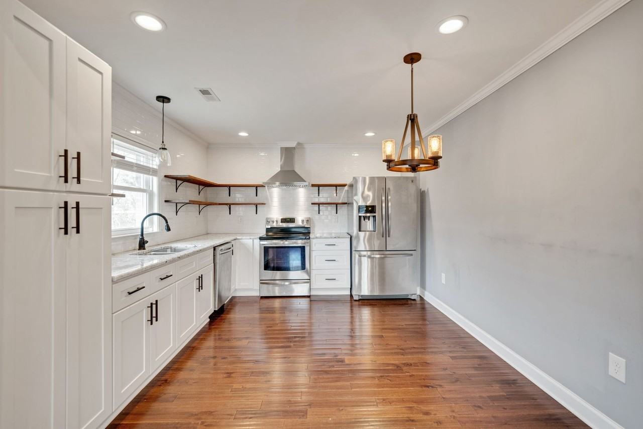 209 E Lawson St - Photo 4 of 14