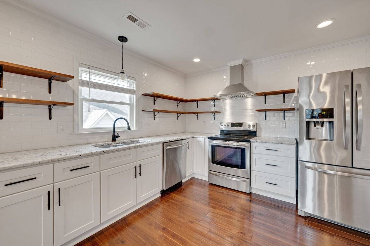 209 E Lawson St - Photo 5 of 14