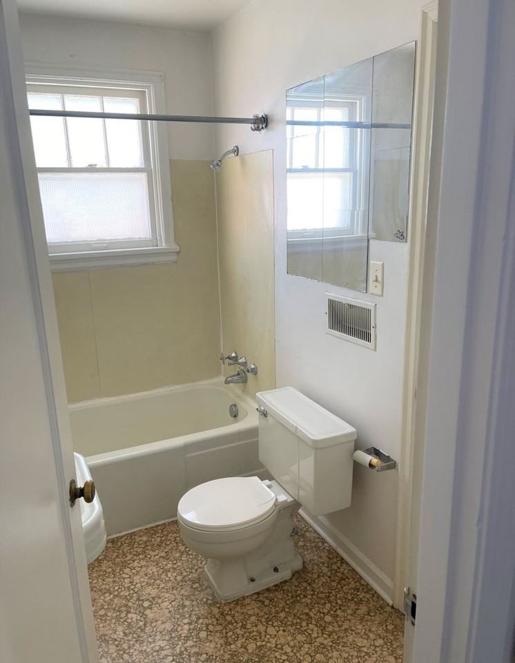 129 Castleford St W - Photo 3 of 7